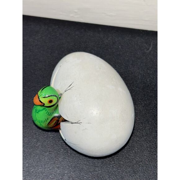 Folk Art Hatching Egg Baby Tropical Bird Figurine Hand Painted - Picture 4 of 6